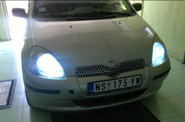xenon svetla toyota yaris